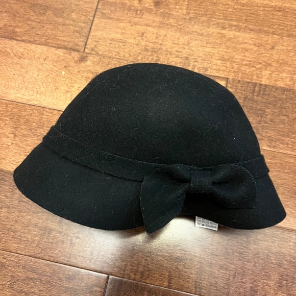 Zara hat - Picture 1 of 3